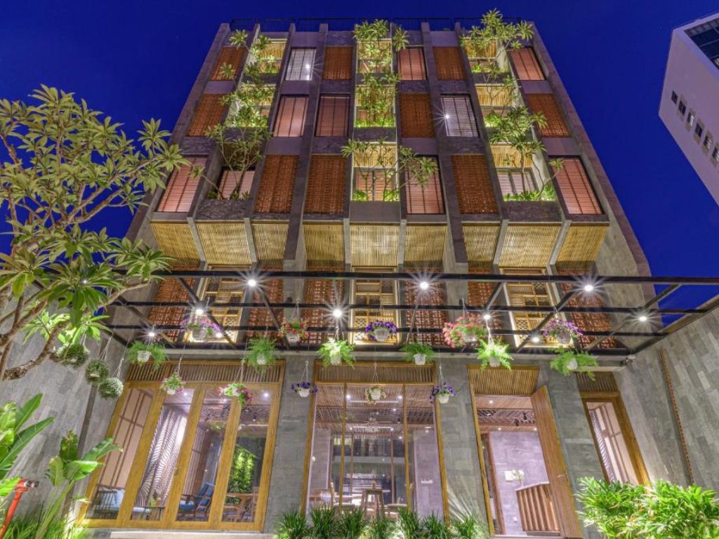 Ban đêm tại Le Boutique Hotel