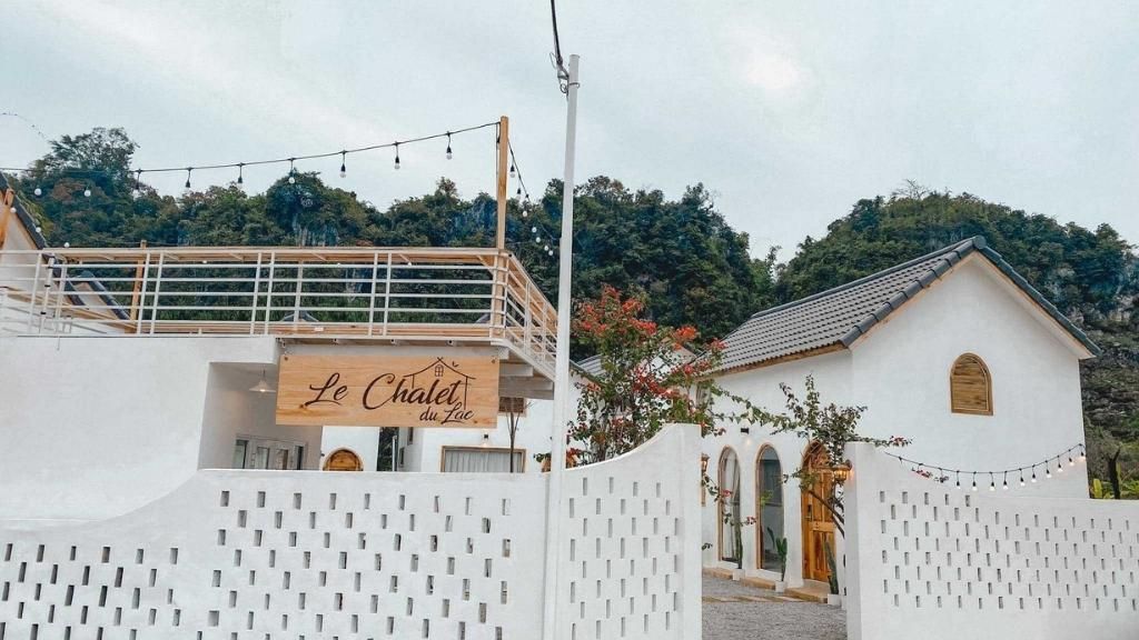 Bên ngoài homestay Le Chalet du Lac Mộc Châu