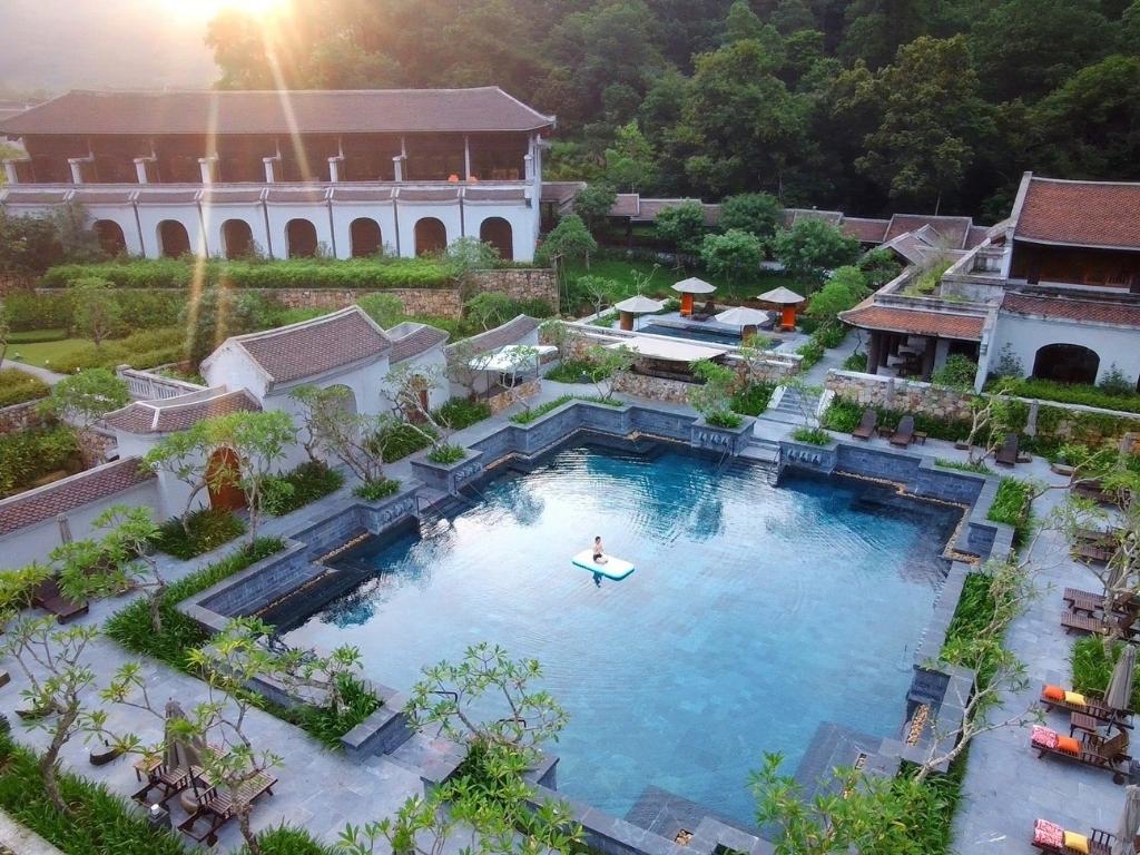 Bể bơi ngoài trời tại Legacy Yên Tử Quảng Ninh