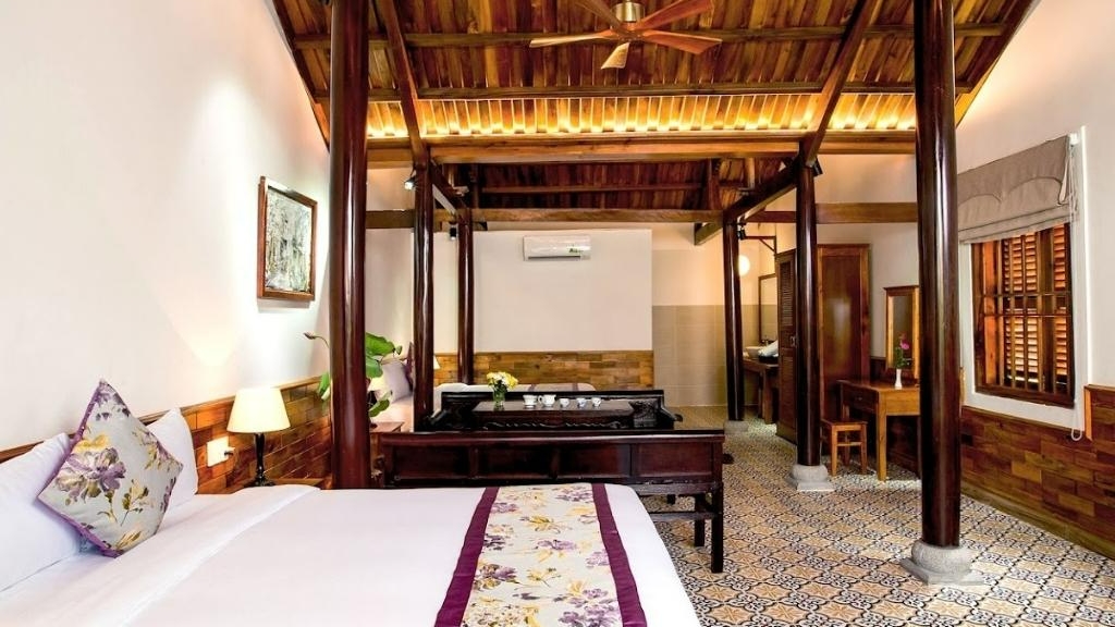 Tông màu trầm chủ đạo