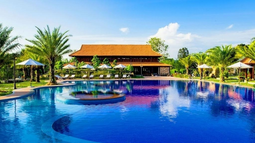 Hồ bơi tại khách sạn