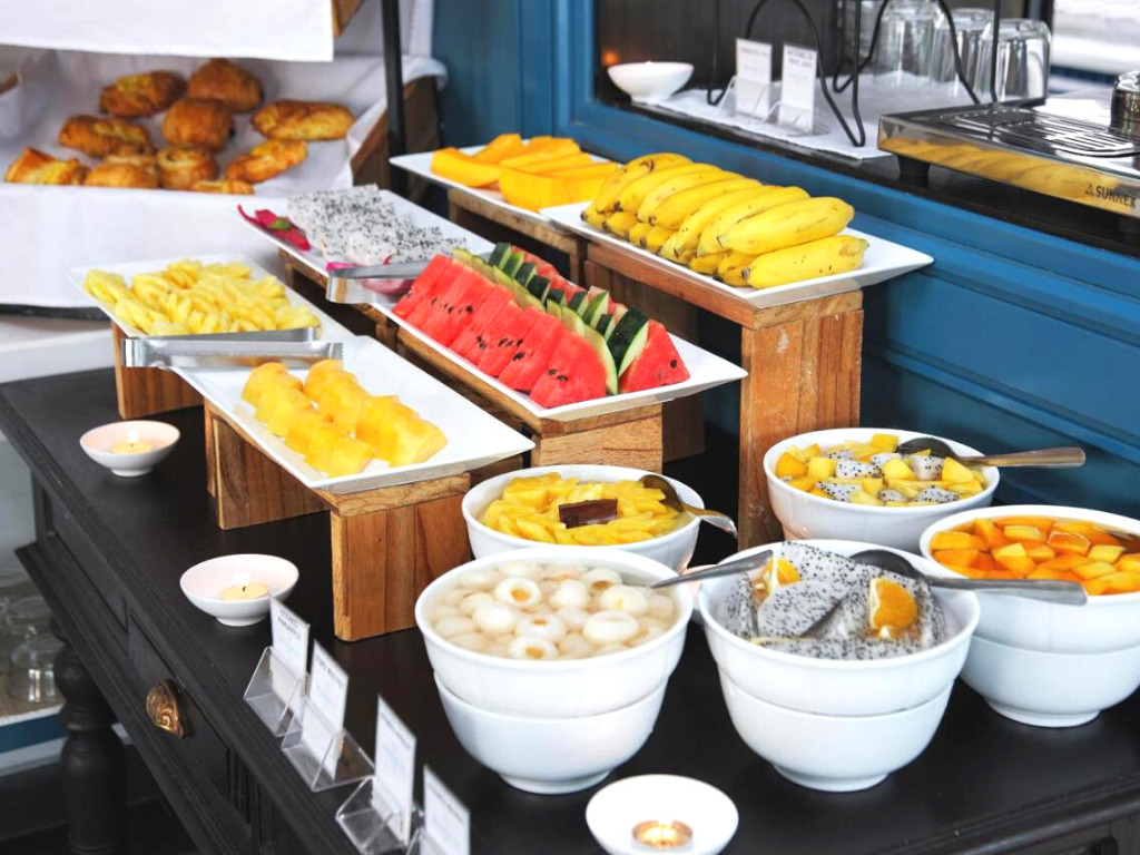 Quầy Buffet tại Maison Vy Hotel Hoian