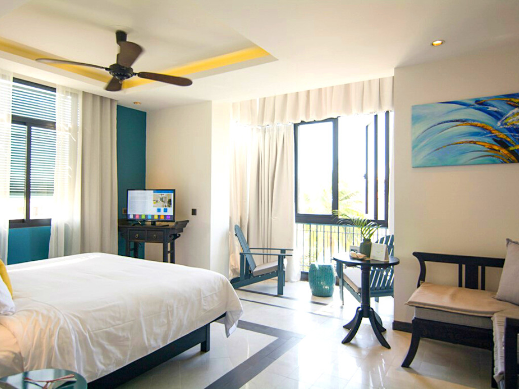 Phòng Deluxe tại khách sạn Maison Vy 4*