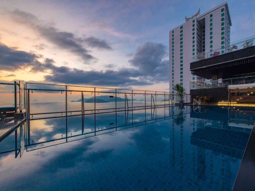 Hồ Bơi Khách Sạn Maple Hotel & Apartment Nha Trang 4*