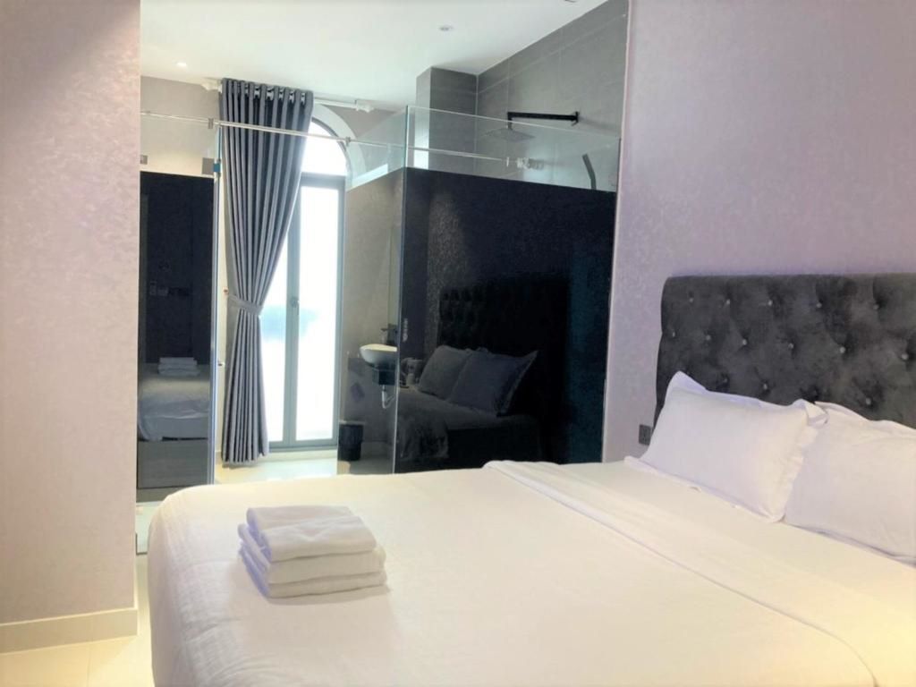 Phòng Executive Double with Balcony Mari Hotel 3* Sài Gòn