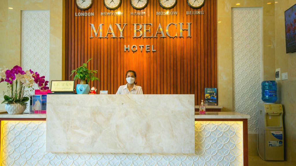 Quầy lễ tân khách sạn May Beach Đà Nẵng Hotel