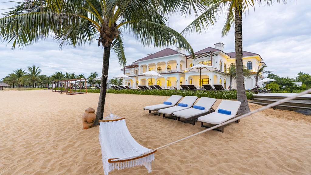 Bãi biển riêng của khu resort