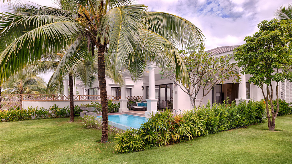 Các villa đều được bố trí bể bơi riêng tư