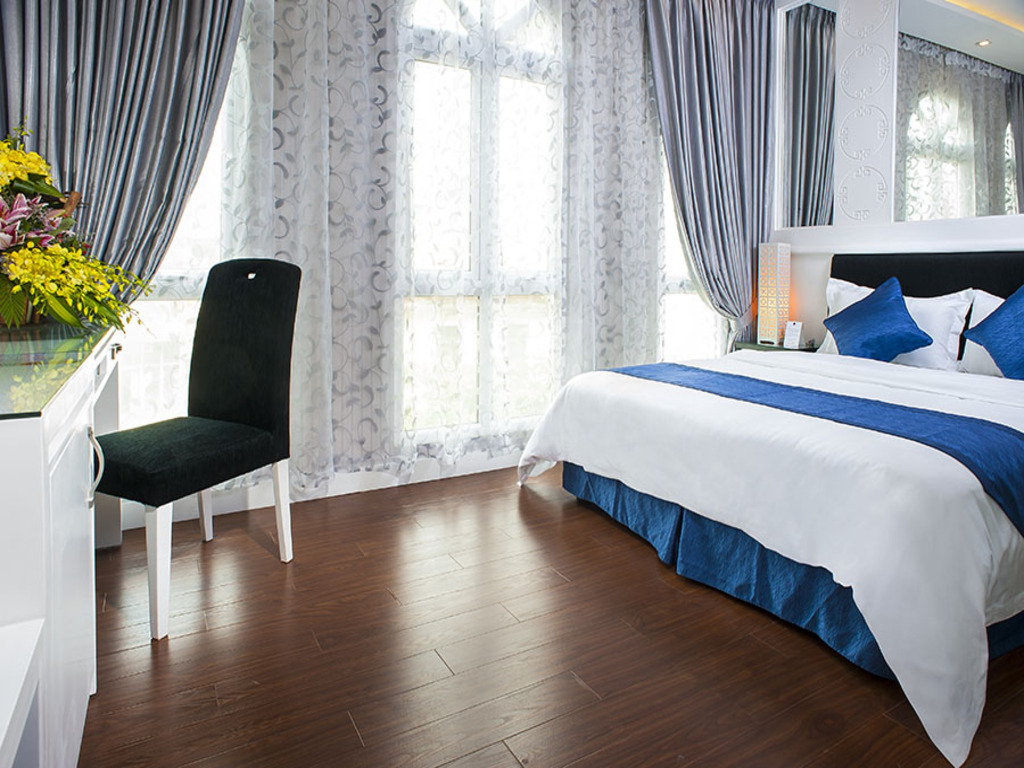 Phòng Deluxe Double with Windows Minerva Church Hà Nội Hotel