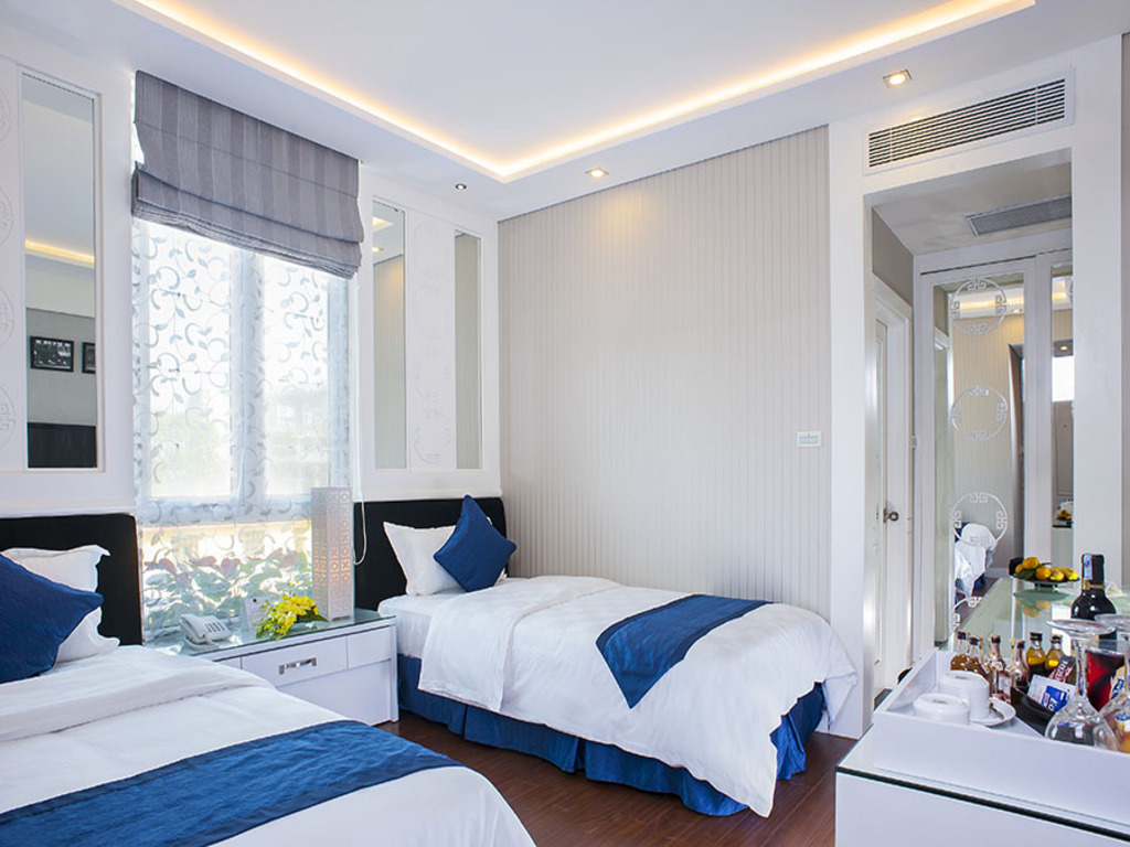Phòng Suite with Balcony Tại Minerva Church Hà Nội Hotel
