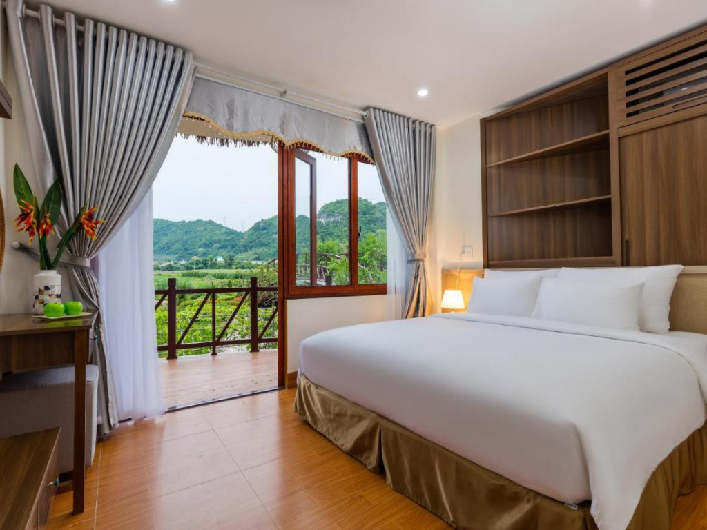 Phòng Family Suite Bungalow Streamview Tại Eco Garden Resort 3 Sao