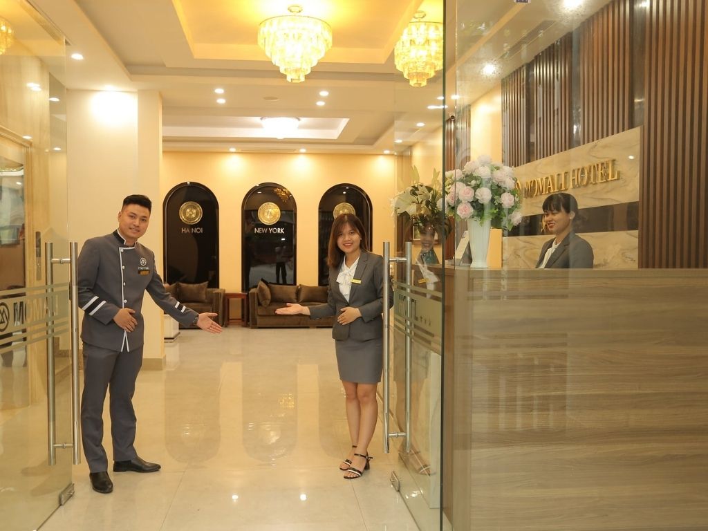 Quầy lễ tân tại Hotel Ninh Bình Momali