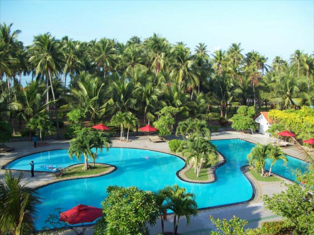 Hồ bơi De Century Resort & Spa Phan Thiết