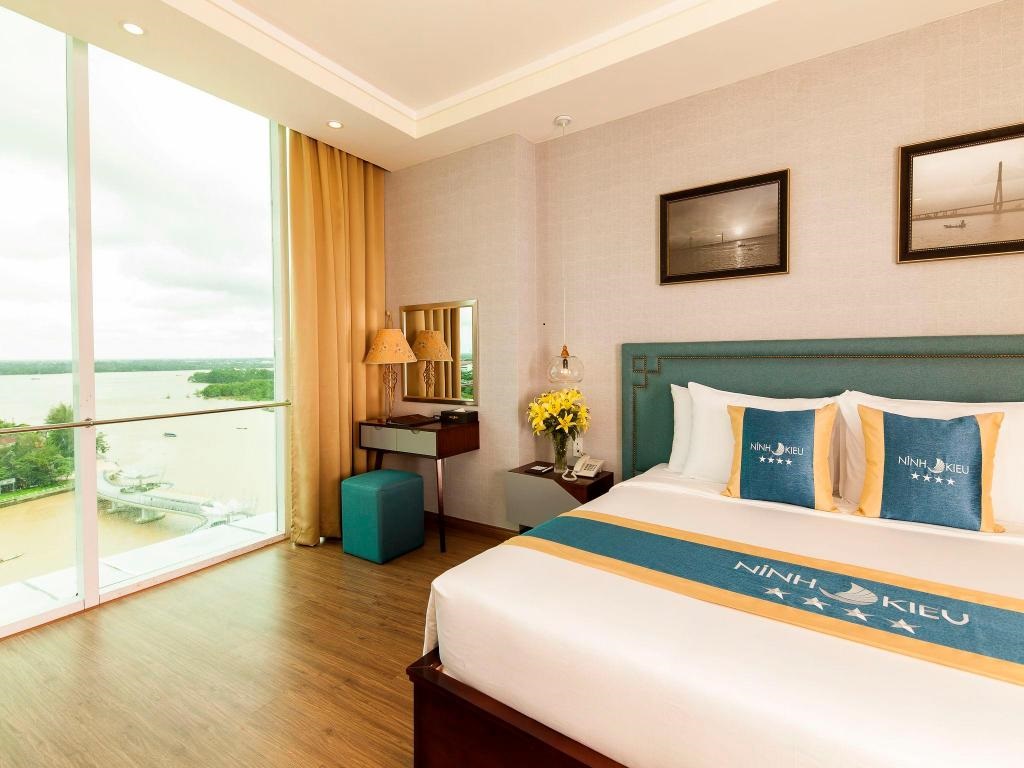 Deluxe Ninh Kiều Riverside Hotel  Cần Thơ