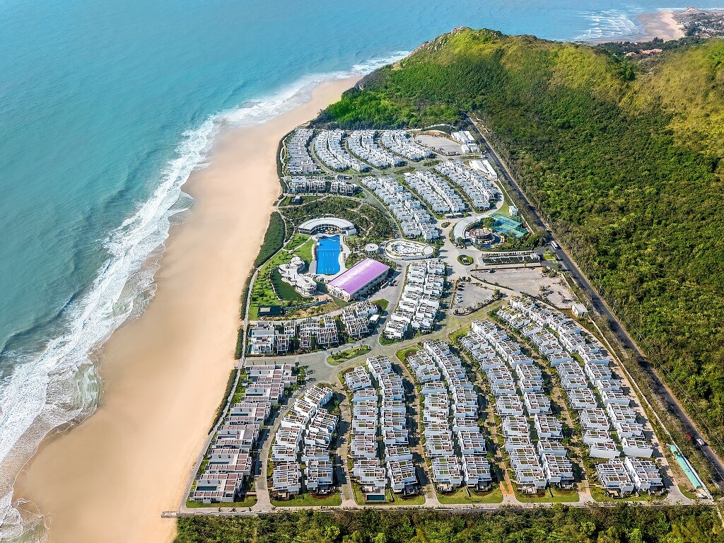 Overview Oceanami Villas & Beach Club