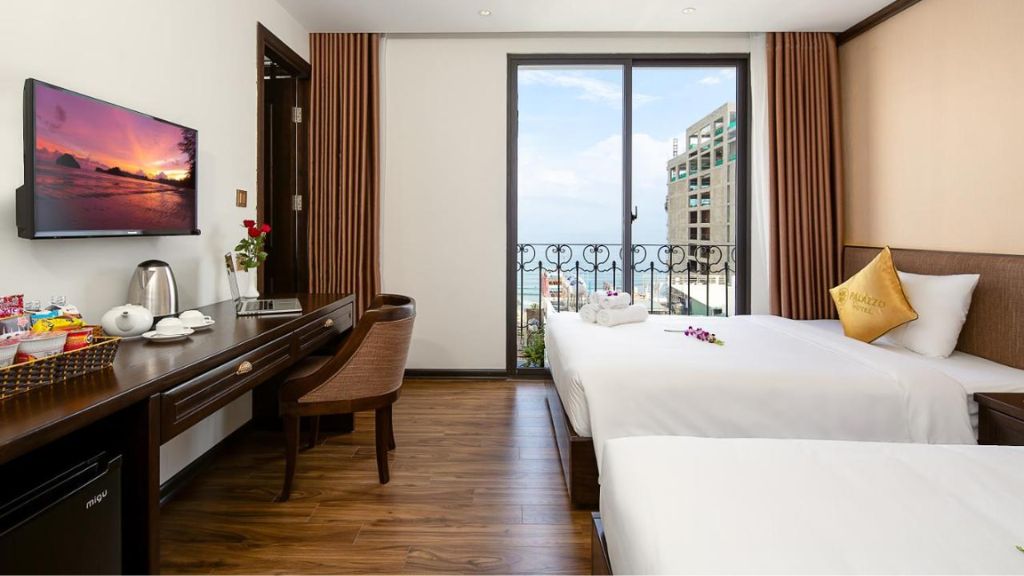 Không gian của phòng Suite Triple ocean view