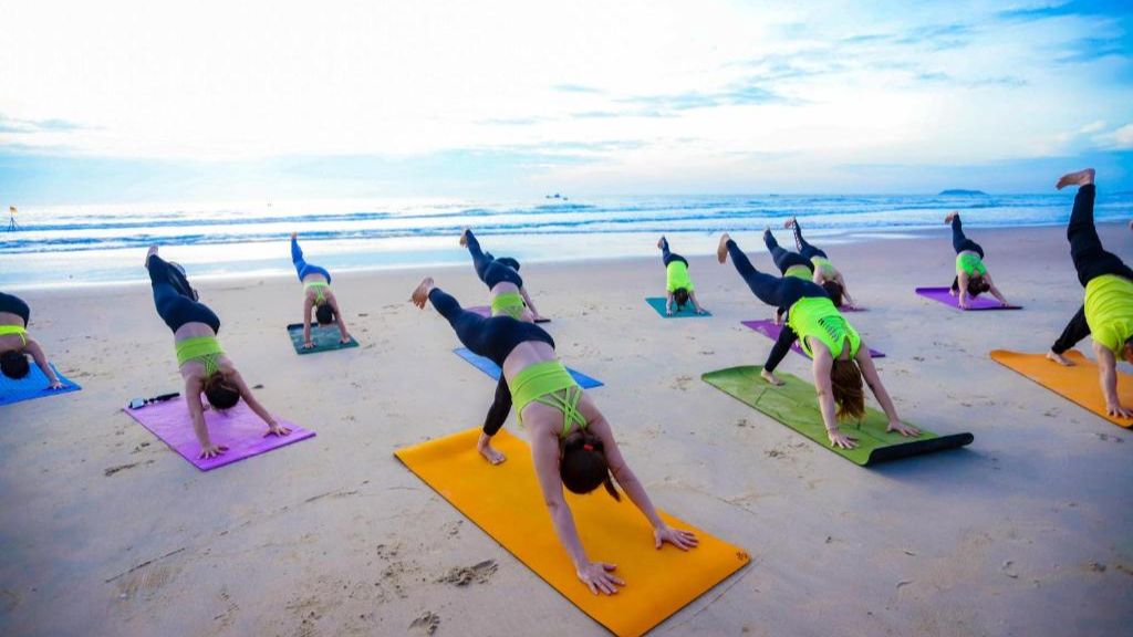 Tập yoga trên bãi biển