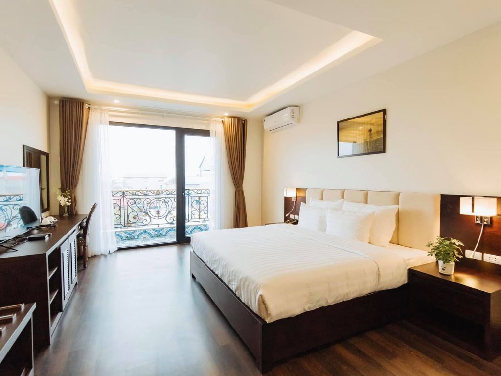 Phòng Premium Suites with Balcony tại Paragon Hotel 3*