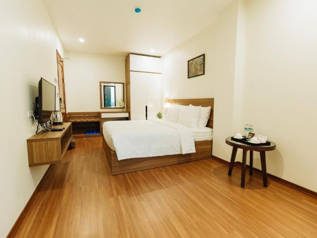 Phòng Suite with Balcony tại khách sạn Paragon 3*