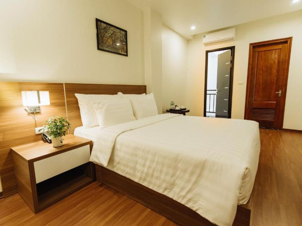 Phòng Deluxe Double with Balcony tại Hotel Nội Bài Paragon