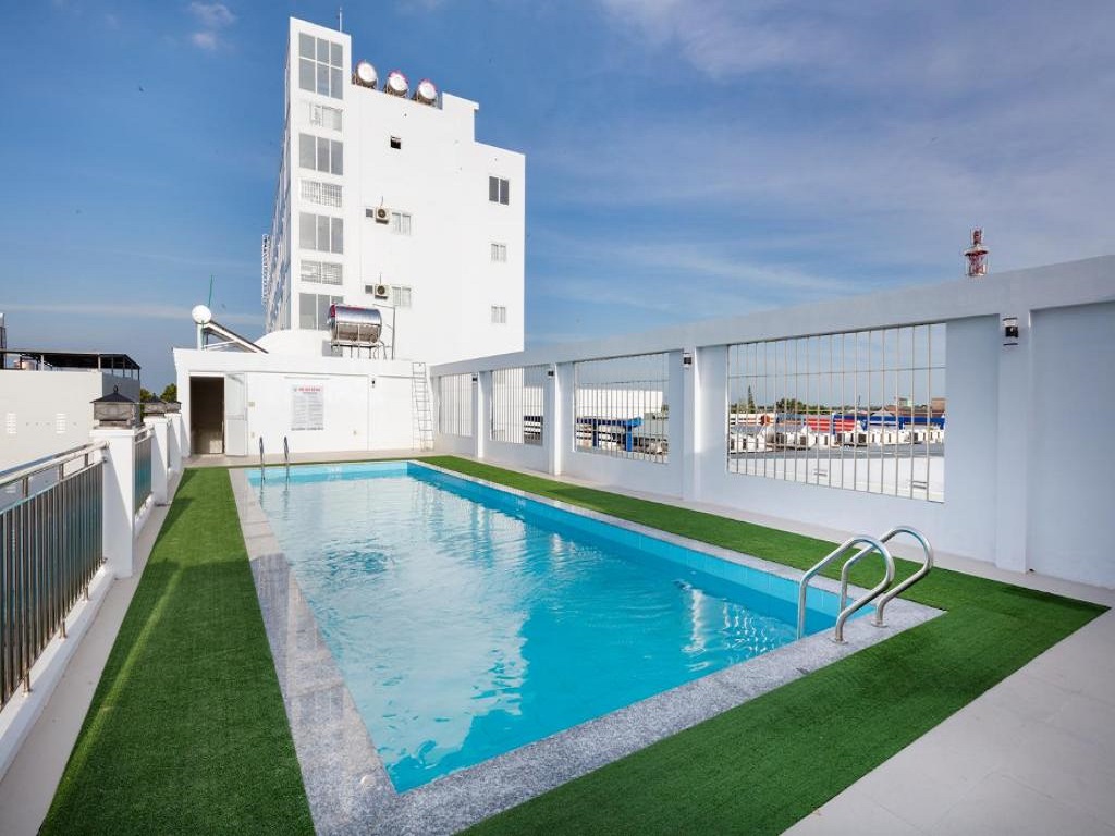 Bể Bơi Ngoài Trời