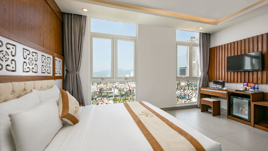 Suite Double Room hệ thống cửa sổ lớn