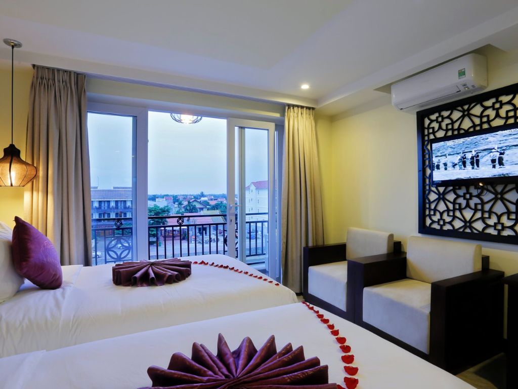 Deluxe City View tại River Suites Hội An Hotel 3*