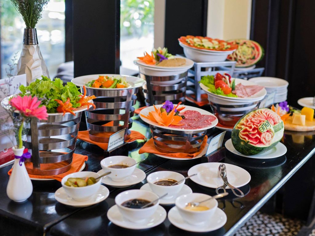 Buffet tại tại River Suites 3*