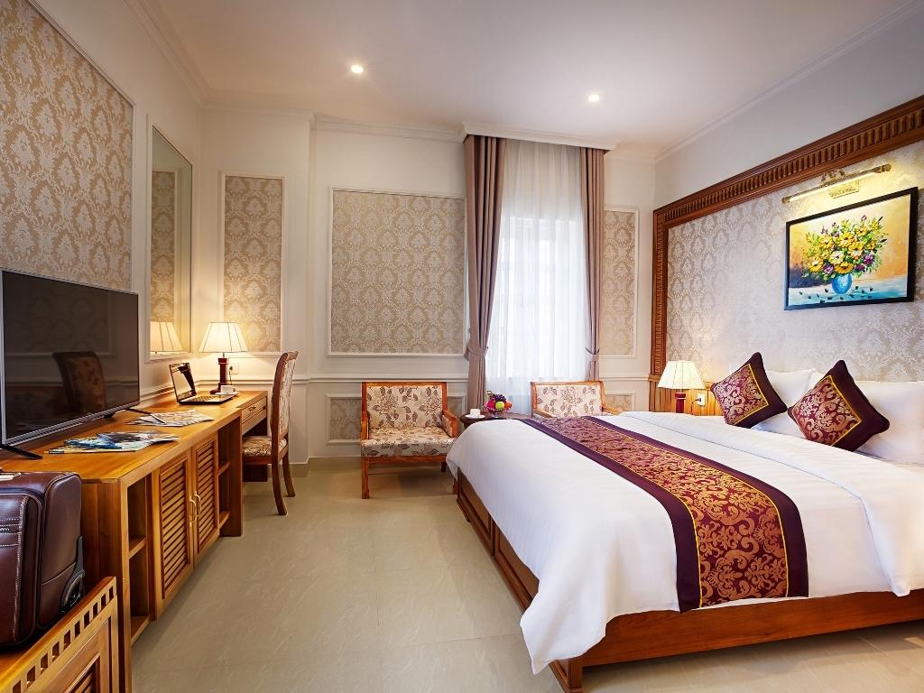 Phòng Deluxe Double/Twin tại khách sạn Riverside Quang Binh