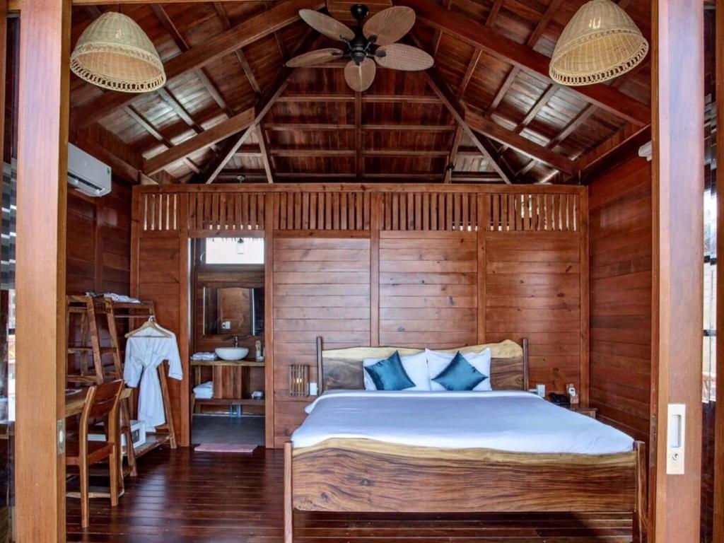 Phòng Seaview Deluxe tại Rocks Beach Boutique 3 sao Phú Quốc