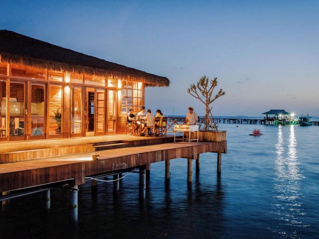 Tiệc nướng BBQ tại Rocks Beach Boutique