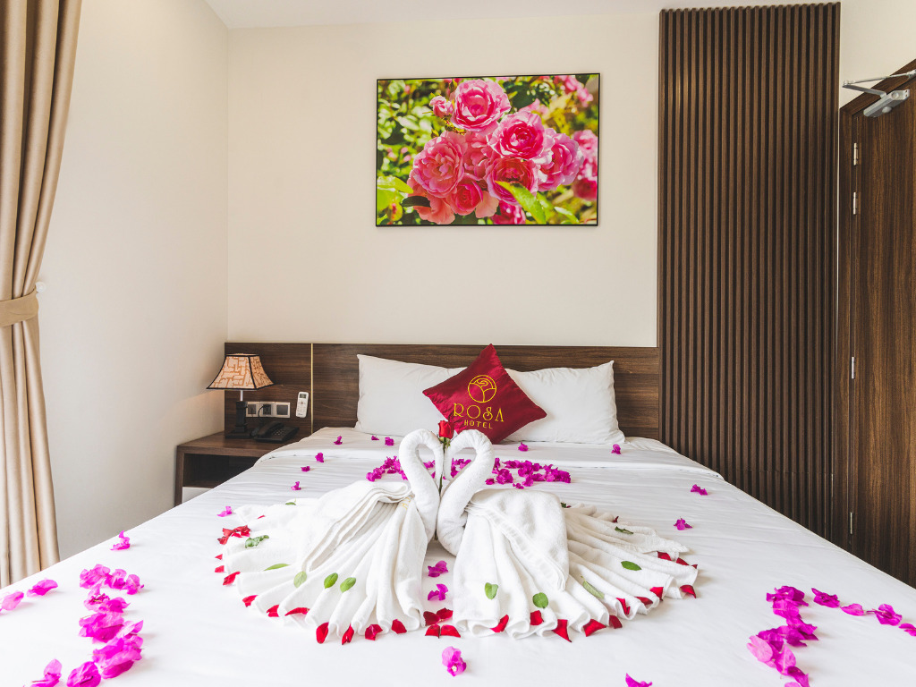 Phòng Deluxe Double Balcony Khách Sạn Rosa Phú Quốc