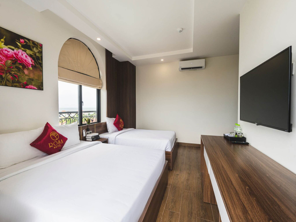 Phòng Deluxe Triple Sea View Tại Rosa Phú Quốc Hotel