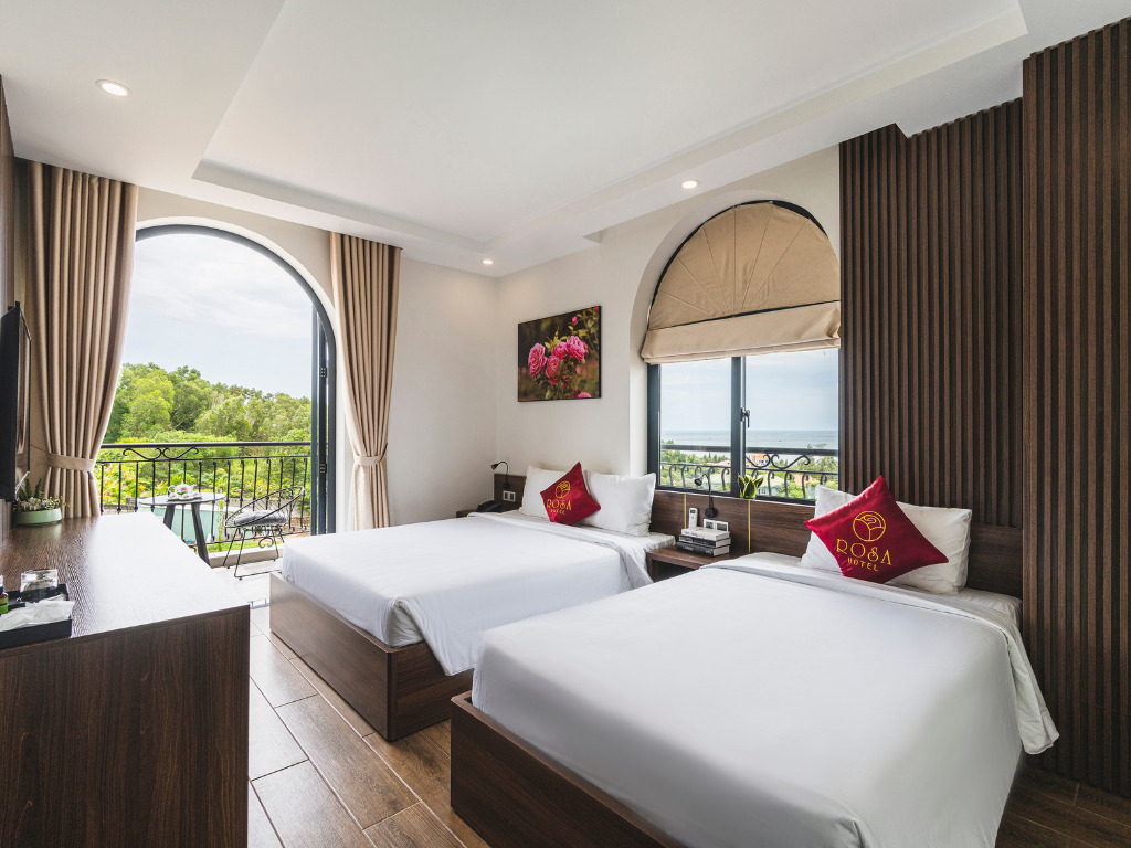 Phòng Deluxe Triple Sea View Khách Sạn Rosa Phú Quốc