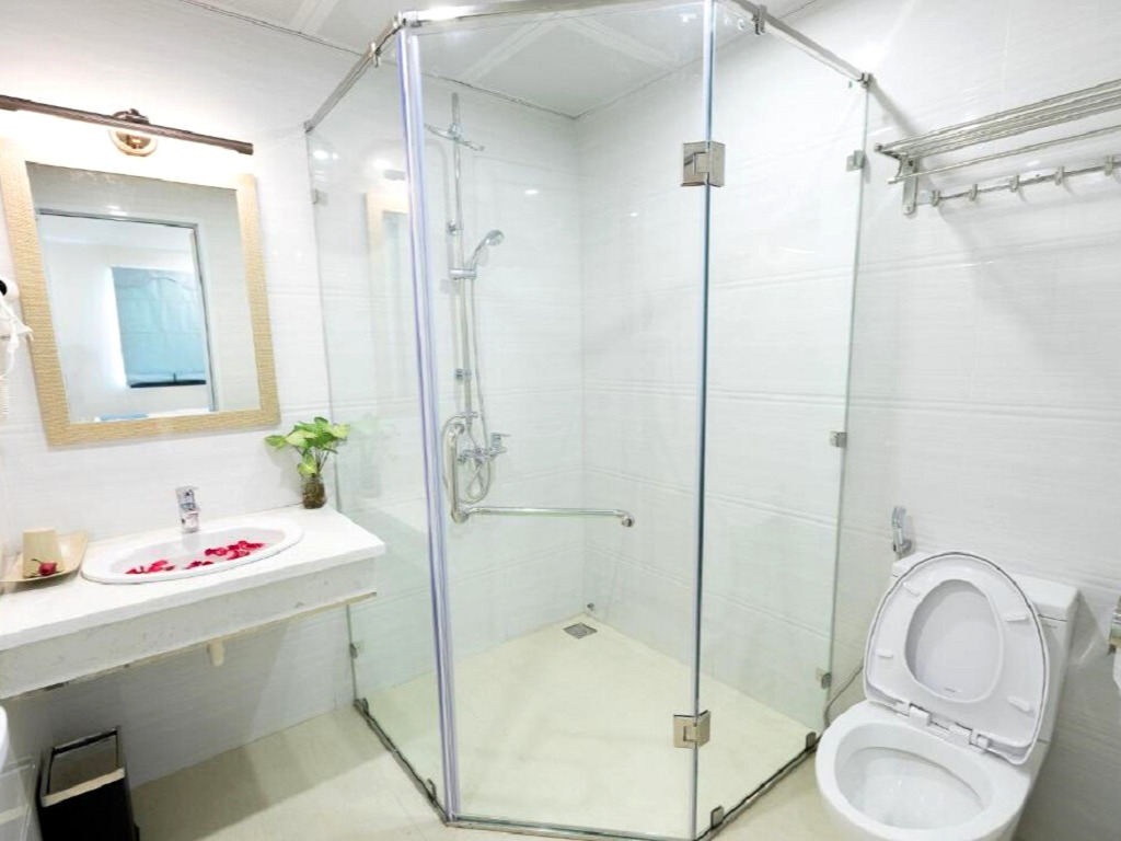 Phòng tắm tại khách sạn Rosy 3*