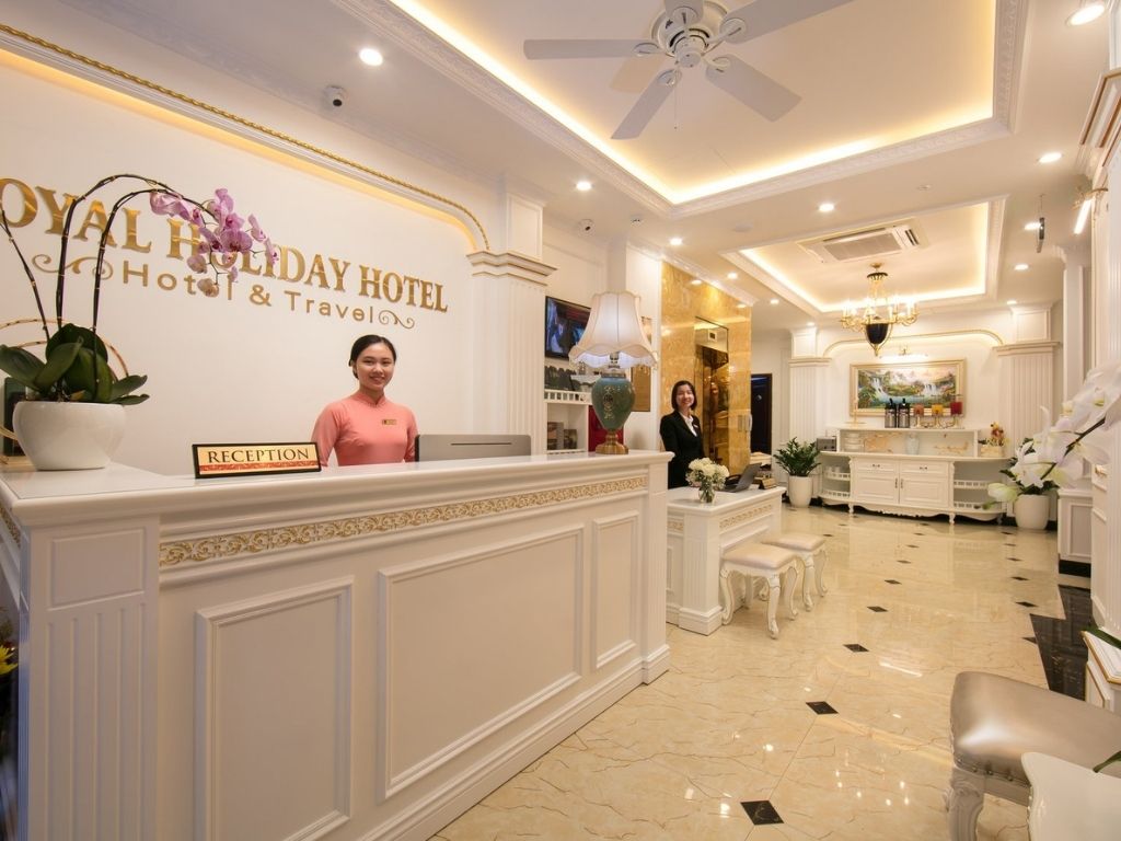 Quầy lễ tân tại Royal Holiday 3*