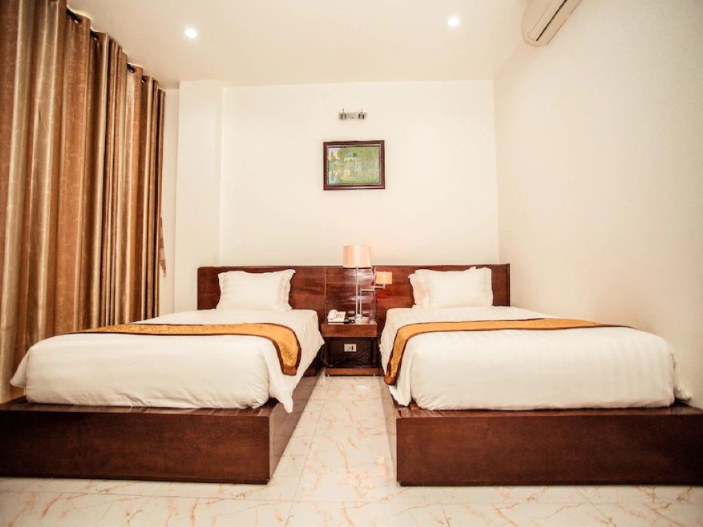 Phòng Deluxe Twin khách sạn Royal Ninh Bình