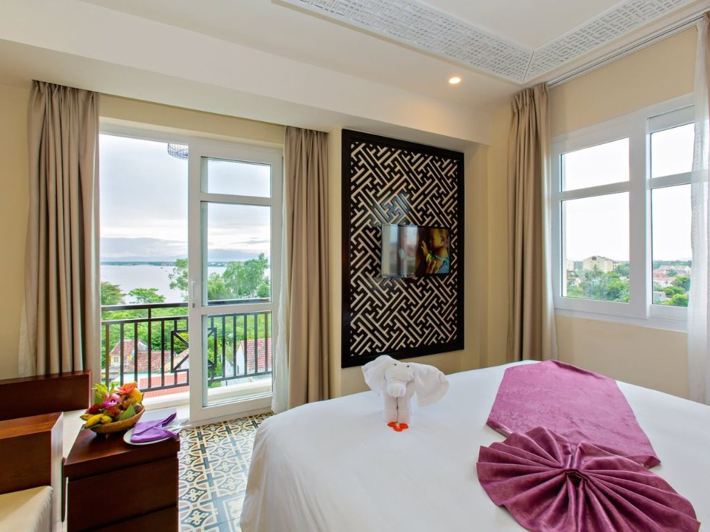 Phòng Deluxe Waterfront tại Hội An Royal Riverside