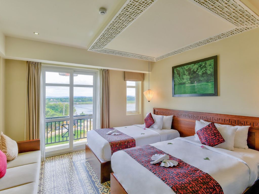 Phòng Junior Suite River tại Hội An Royal Riverside Hotel 4*