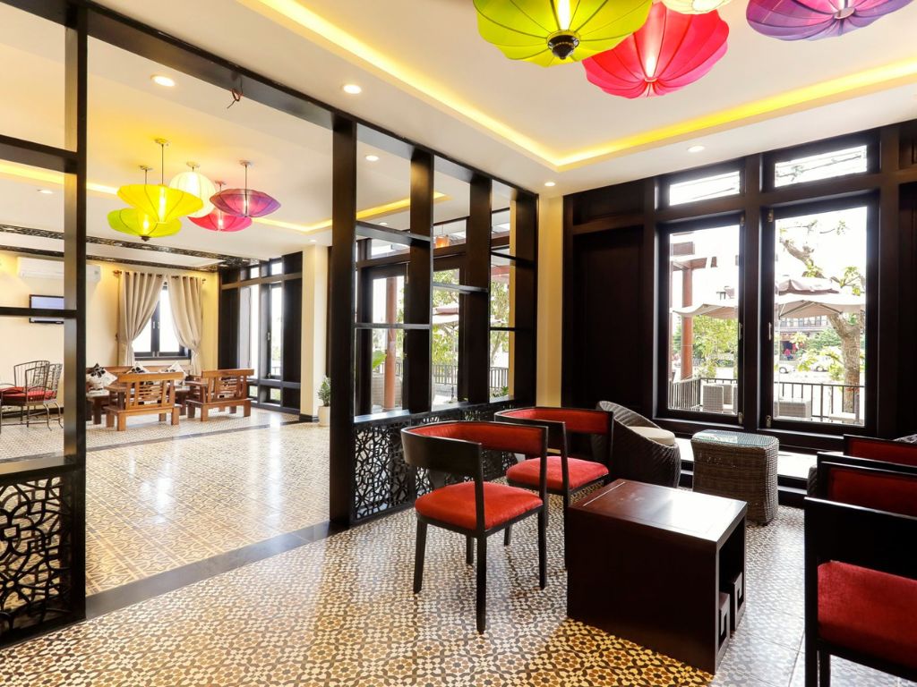 Quán Cafe tại Royal Riverside 4*