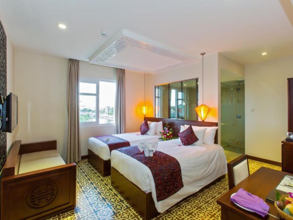 Phòng Deluxe City tại khách sạn Royal Riverside Hội An