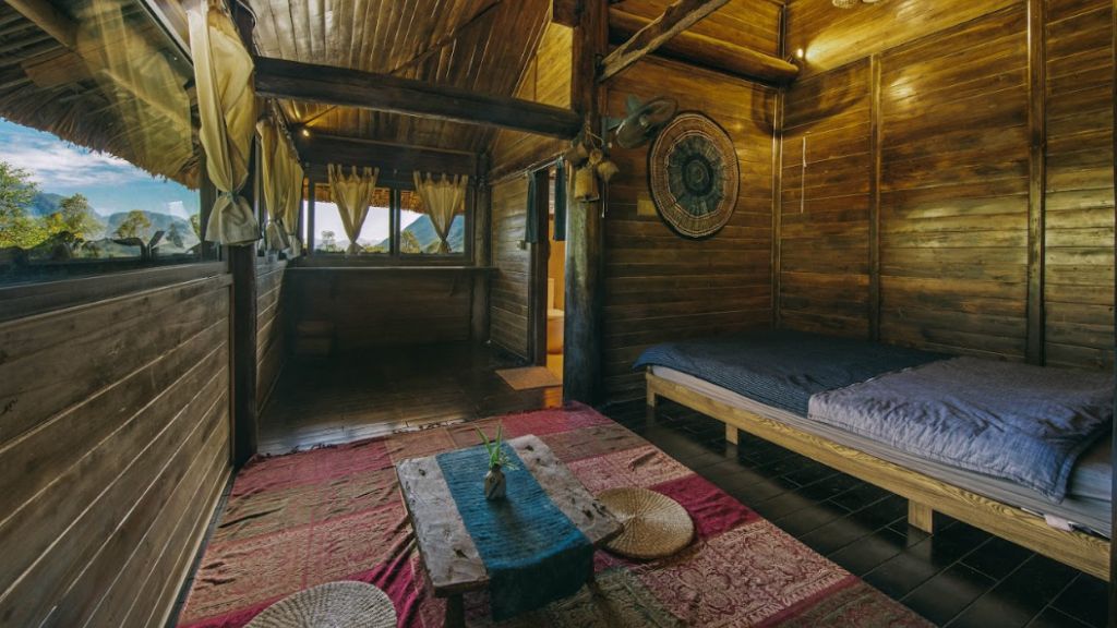 Khung cảnh trong phòng Moutain Couple