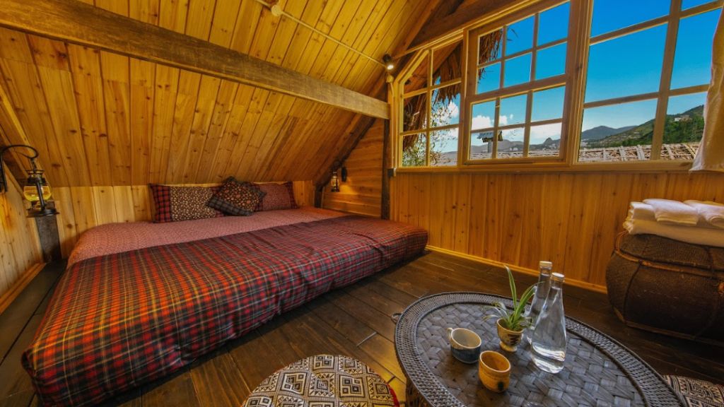 Không gian của phòng Attic Room