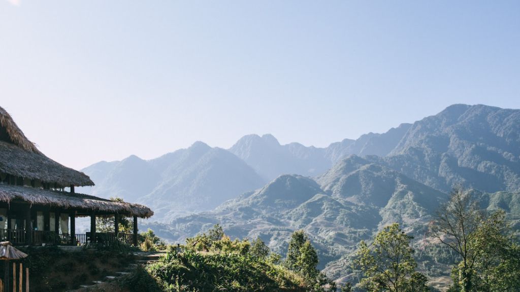 Tầm nhìn bao quát dãy Hoàng Liên Sơn