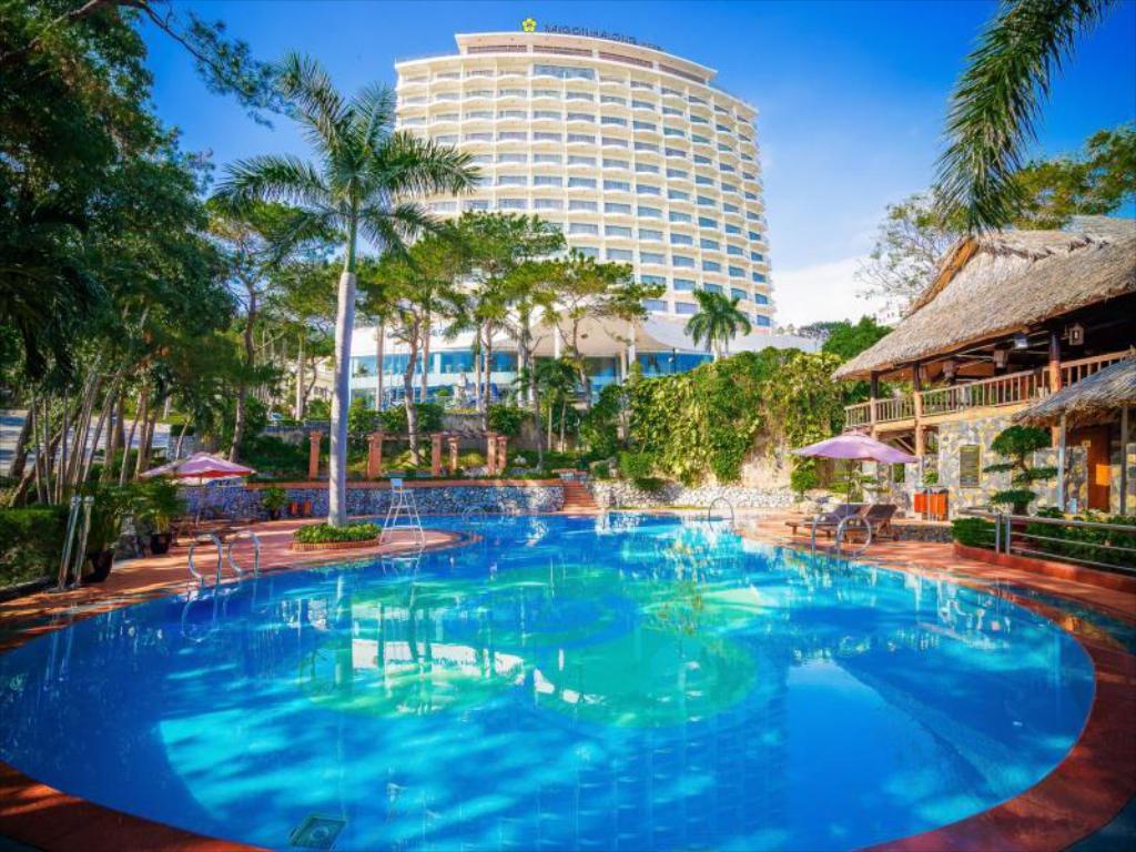 Bể Bơi Ngoài Trời Tại Sài Gòn Đông Hà Hotel Quảng Trị