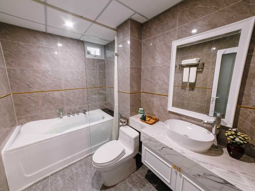 Phòng tắm Suite Room tại Saigon Hanoi Centre Hotel Quânj 1