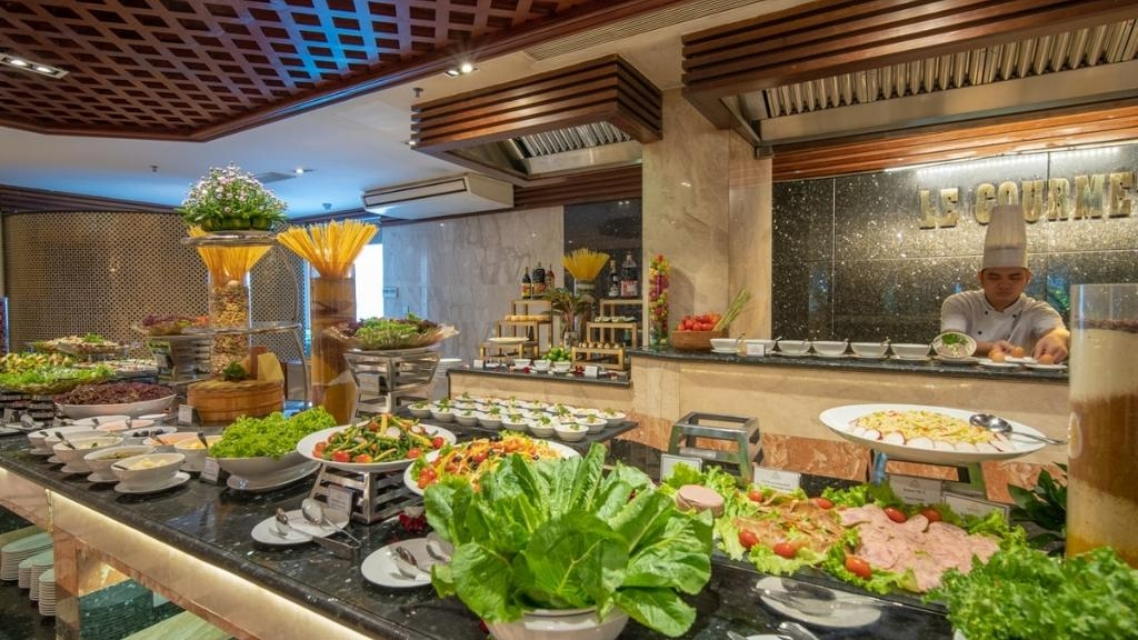 Quầy buffet đa dạng ẩm thực