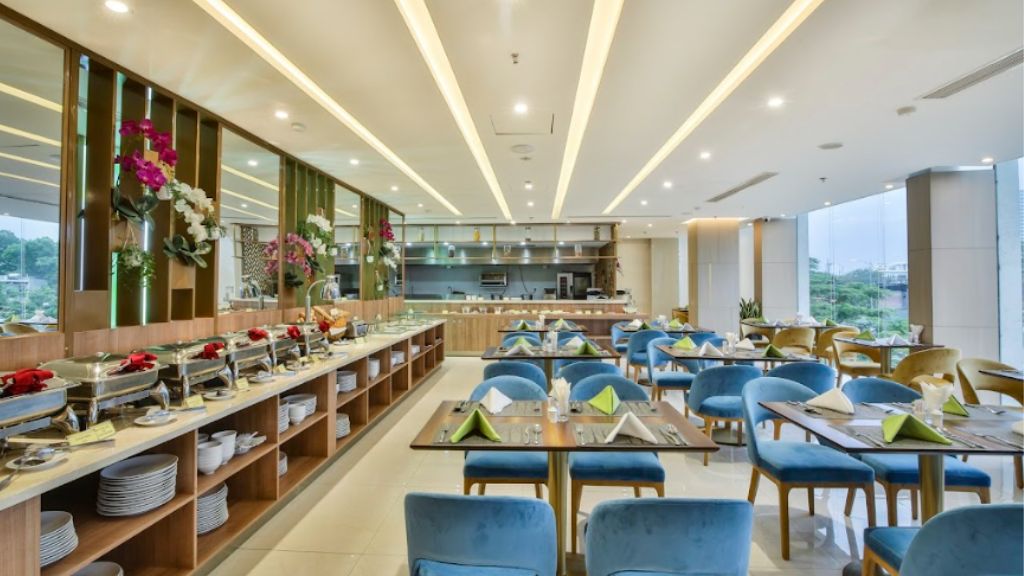 Nhà hàng phục vụ buffet sáng cho khách