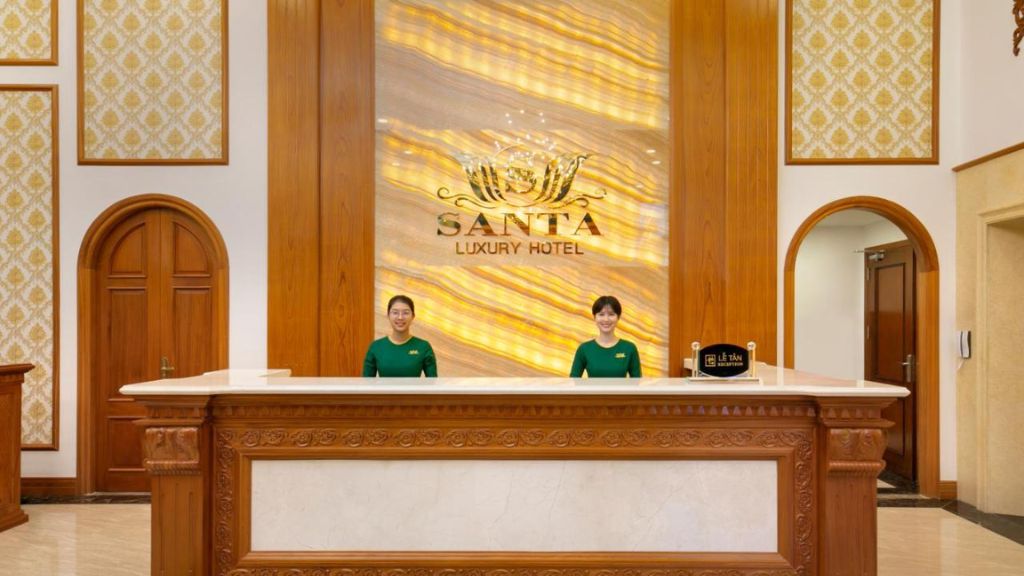 Khu vực lễ tân khách sạn Santa Luxury 4*