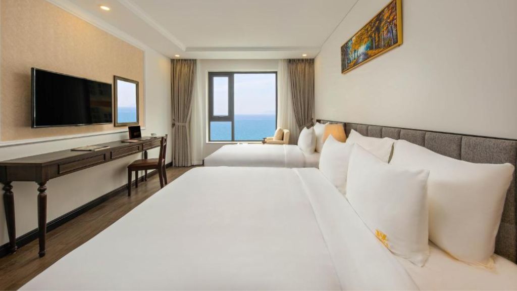 Phòng Suite Triple Ocean View (bath tub) khách sạn 4* Santa Luxury